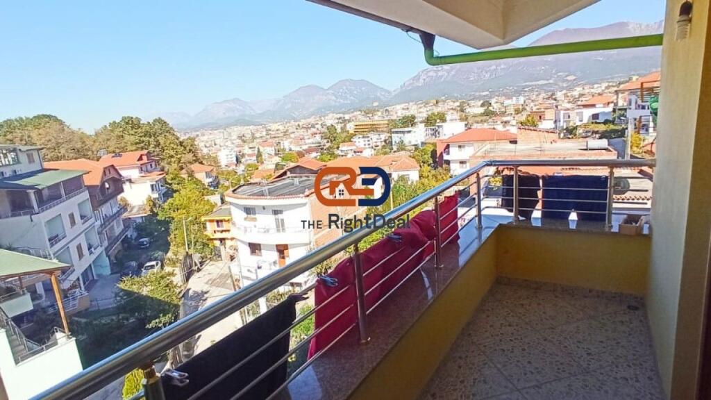 A Sauk, Casa in Vendita 4 Piani Con Vista Fantastica !!