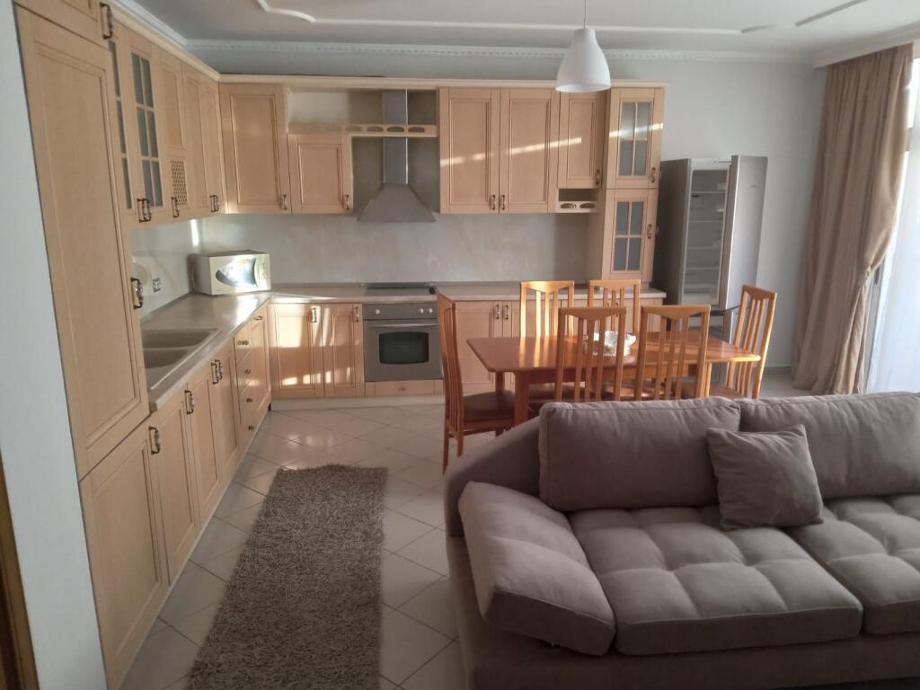 Appartamento 2+1+2, Comune di Parigi