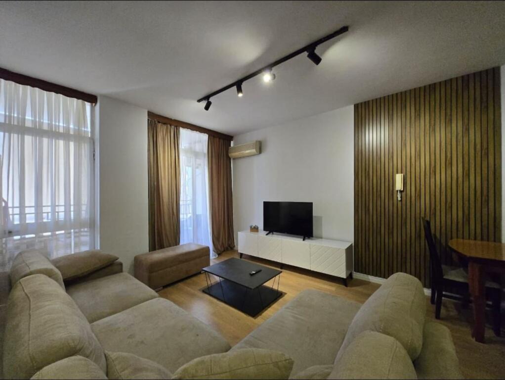 APARTAMENT ME QERA 2+1 KOMUNA E PARISIT 800 EURO