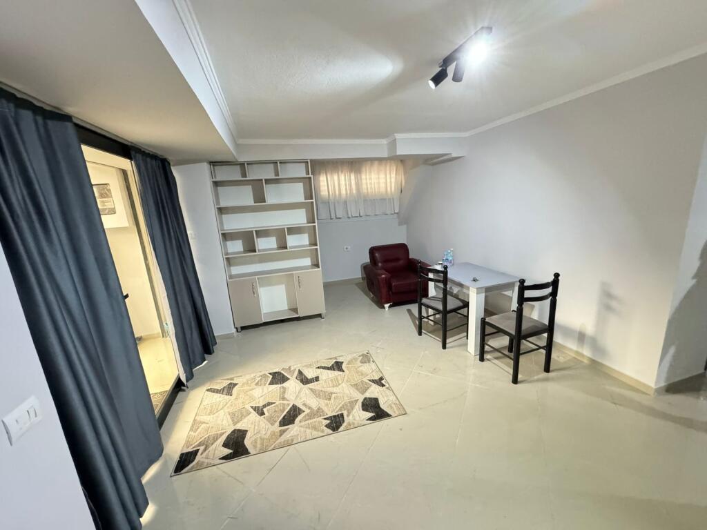 Vendesi in vendita 1+1 Xhamllik