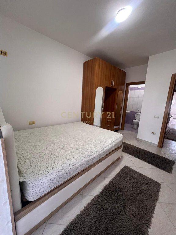 Jepet me qira apartament 2+1+2 prane Viles L, ne Astir