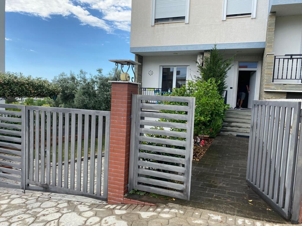 Villa for rent in the market area