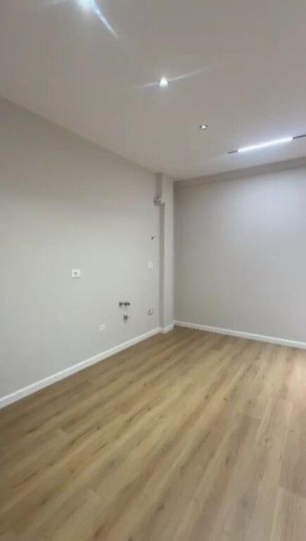 Shitet apartament 1+1 Astir tek Vila L pasticeri Nela