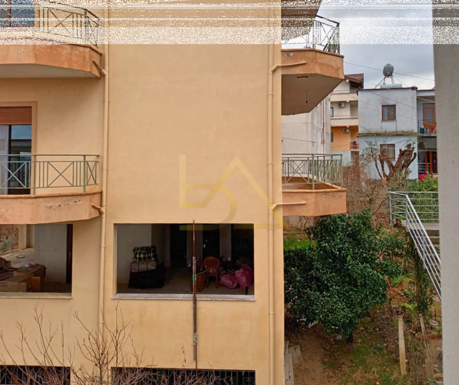 Shitet – Vilë 4-Katëshe, Shkozet, Tiranë