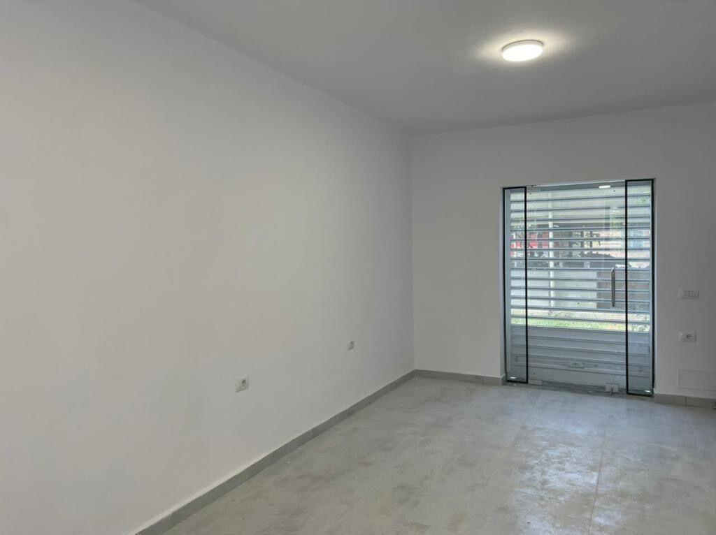 Offerto spazio al piano terra in affitto vicino a st Dinamo