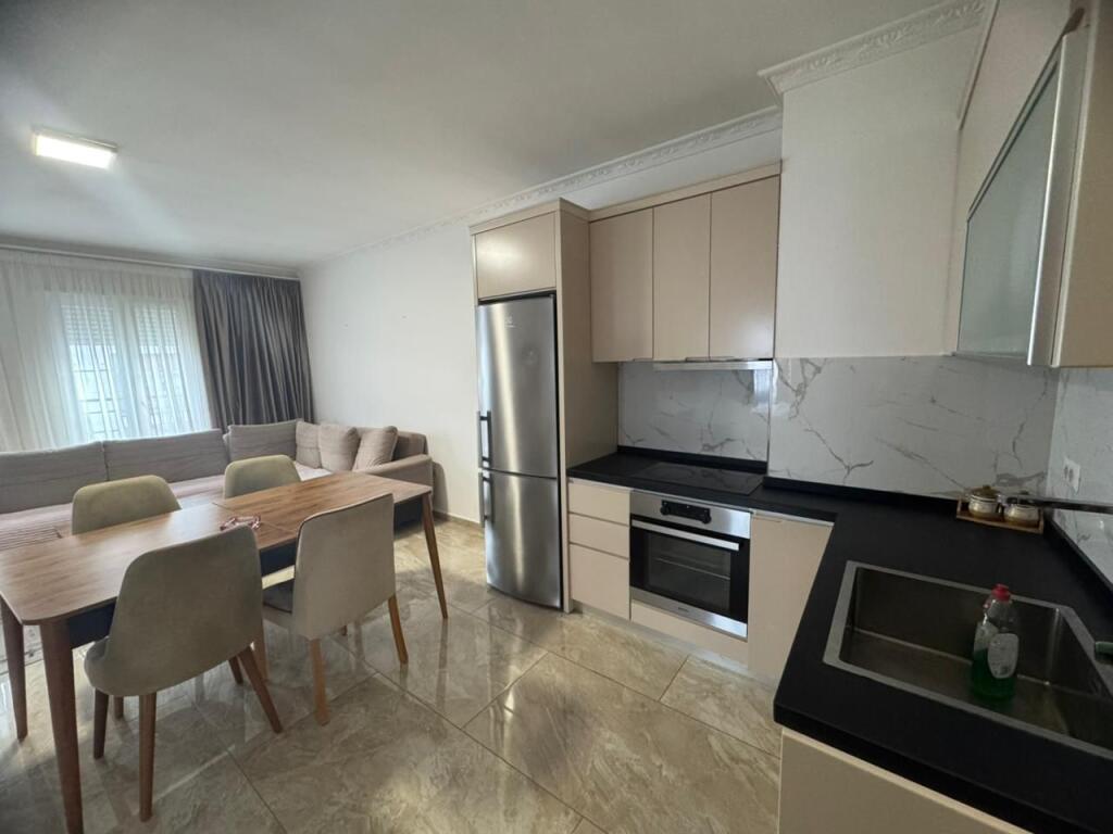 🏠 Jepet apartament  1+1 me qira – Zona 5 Maj!!!