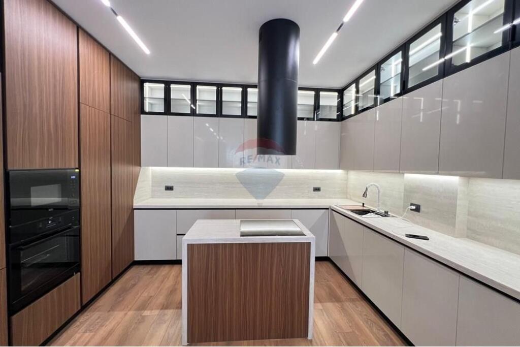 VILË MODERNE NË FOREST RESIDENCE – LIQENI I THATË