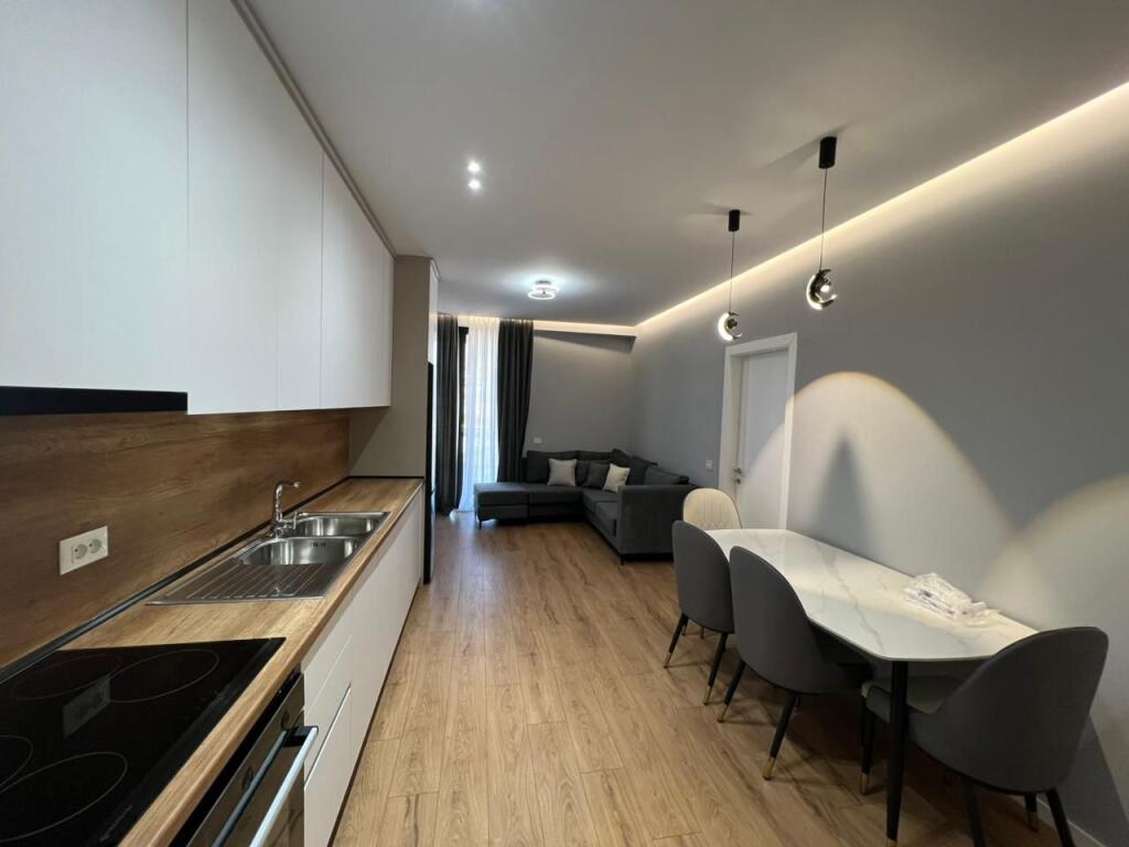 APARTAMENTE 2+1+POST PARKIMI ME QIRA - REZIDENCA GOLDEN TOWER