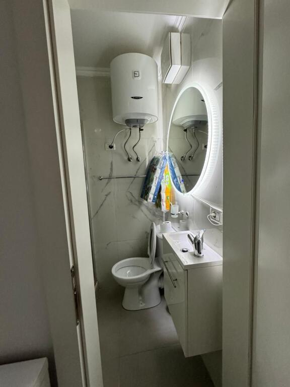 For rent Apartment 1+1, Dibra Street, at the united school 430 thousand lek