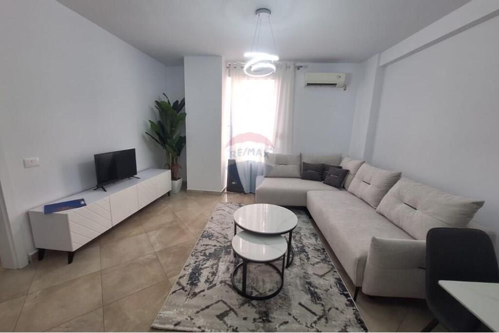 Apartament 2+1 me qera Rr.Barrikadave