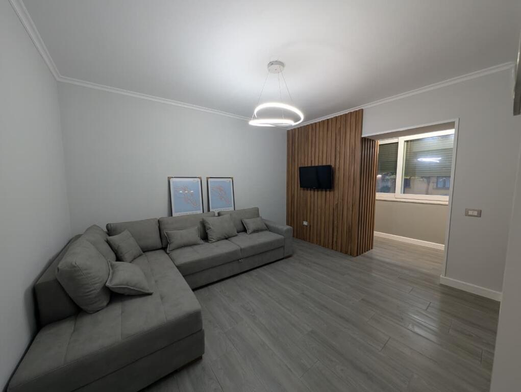 🏡Jepet  apartament 1+1 me qera   tek  Pazari i Ri  570€.
