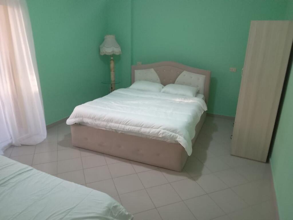 Apartament 2+1 me qira tek Komuna e Parisit!