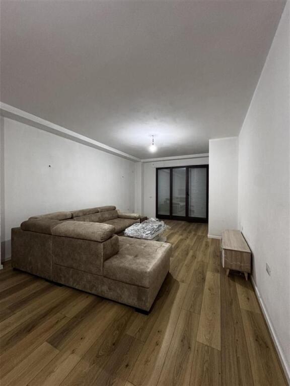 APARTAMENT ME QERA 1+1 5 MAJI 50.000 LEKE