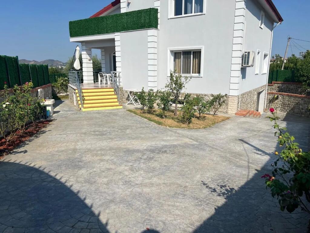 SHTEPI PRIVATE PER QERA PRANE TEG