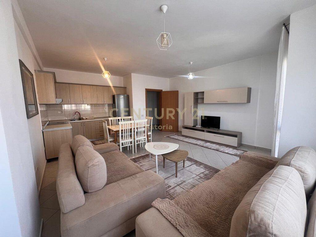 Jepet me qira apartament 2+1+2 prane Viles L, ne Astir