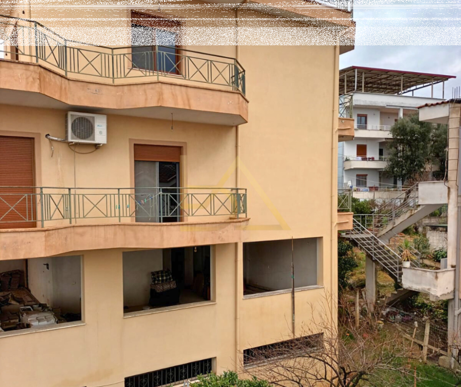 Shitet – Vilë 4-Katëshe, Shkozet, Tiranë