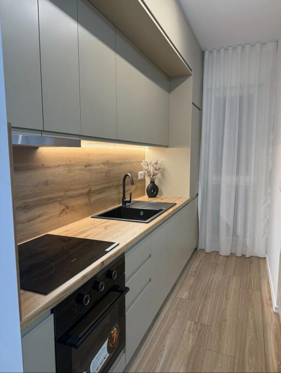 Jepet me qira apartament 1+1 – Bulevardi i Ri, Jordan Misja