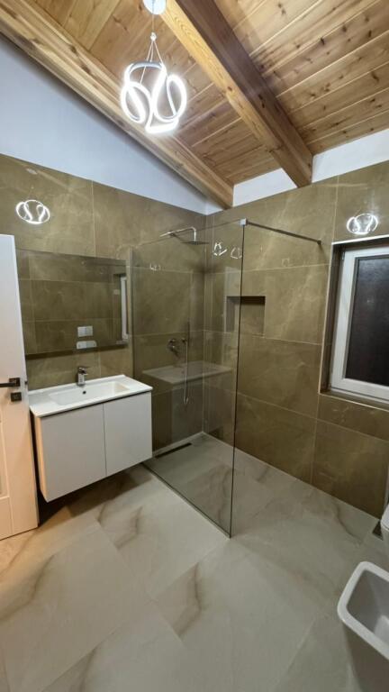 !!!SUPER SHTEPI ME QERA NE FARK!!!