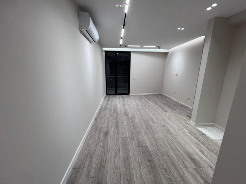 Zyre Me Qera 2+1 Tek Mine Peza (ID BZ2770) Tirane