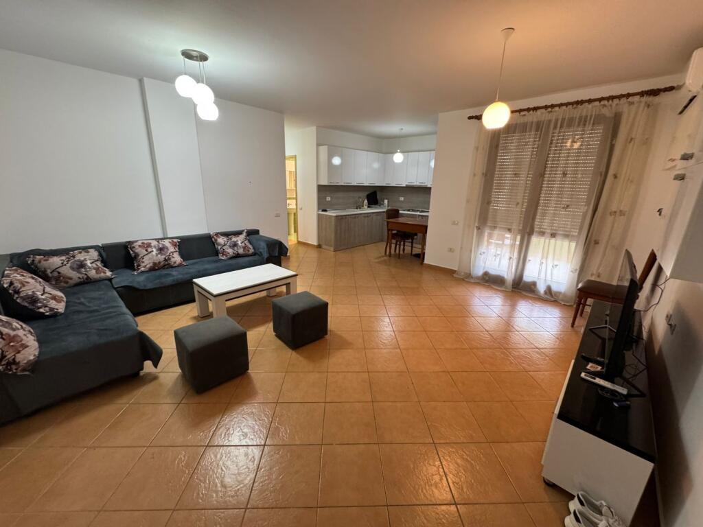 apartament 2+1 me qira tek Kopshti Botanik.
