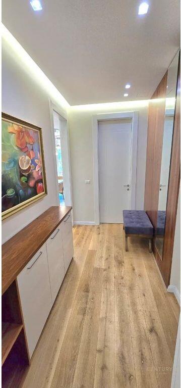 SHITET APARTAMENT 2+1+2 ME 3 BALLKONE + PARKIM, tek LIQENI I THATË!