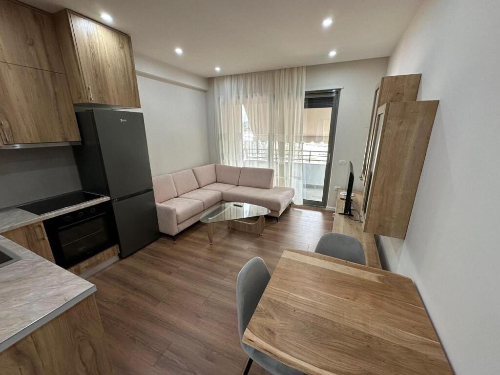 Qera Apartament 1+1+Post Parkimi, Pazari i Ri Tirane
