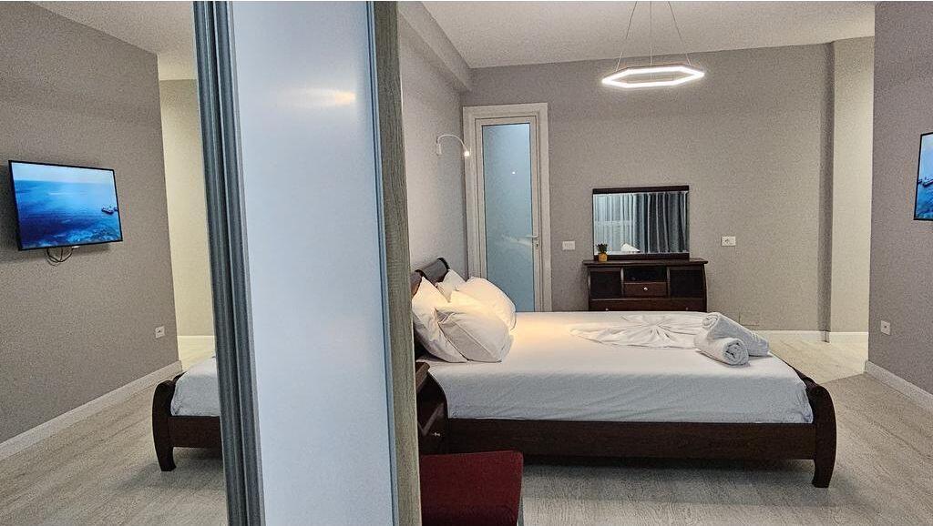 Centro di Tirana!📍 Via Barrikadave! Appartamento 2+1+2 + Posto Auto in Vendita!