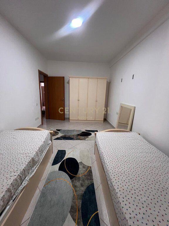 Jepet me qira apartament 2+1+2 prane Viles L, ne Astir