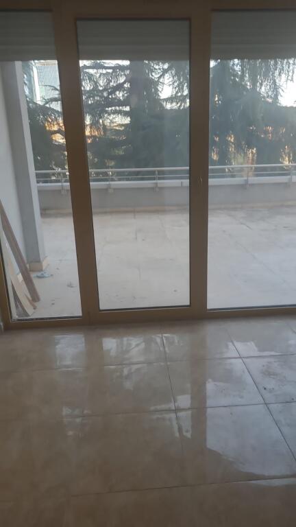 Jepet  me qera ambient  biznesi  3 +1+2  sky towers  