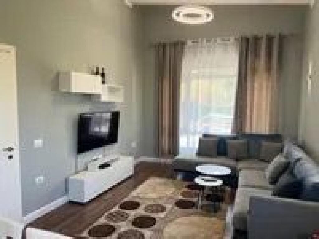 SHTEPI PRIVATE PER QERA PRANE TEG