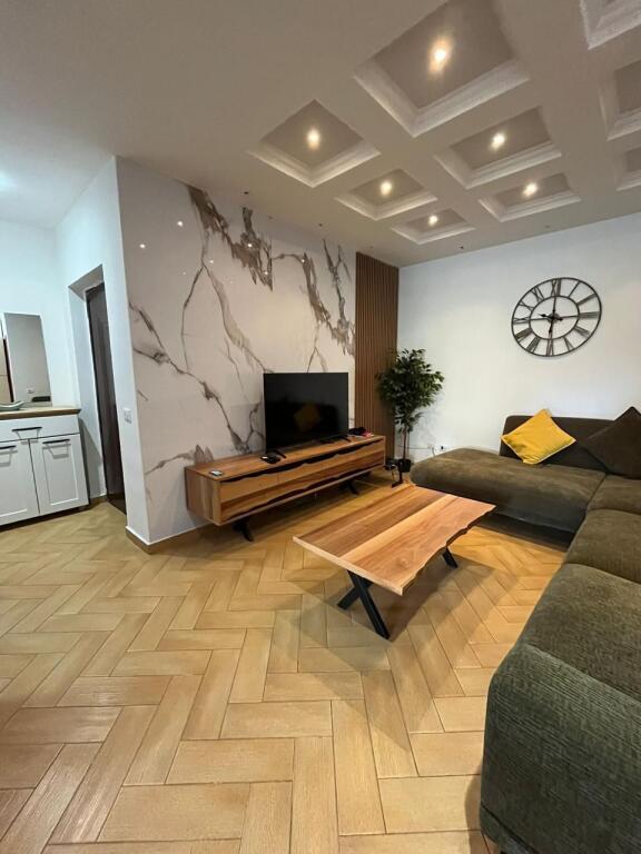 🏡 Jepet me qera apartmenti 2+1 ne Qender