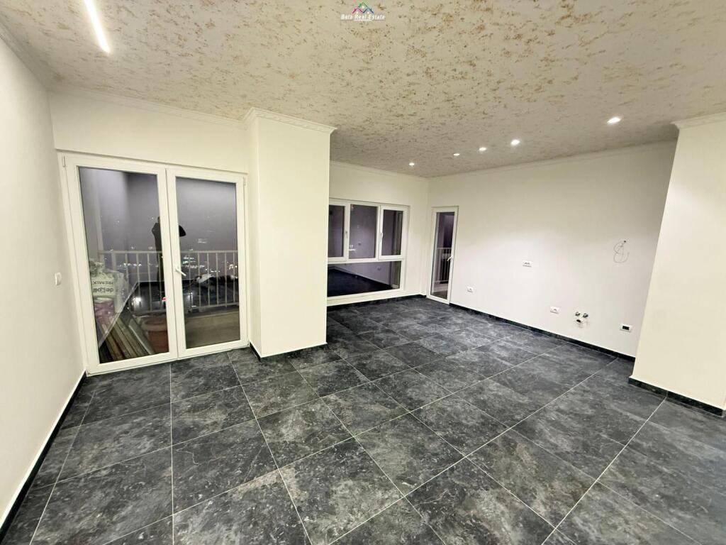 Zyre Me Qera 2+1 Tek Zogu i Zi (ID BZ2767) Tirane