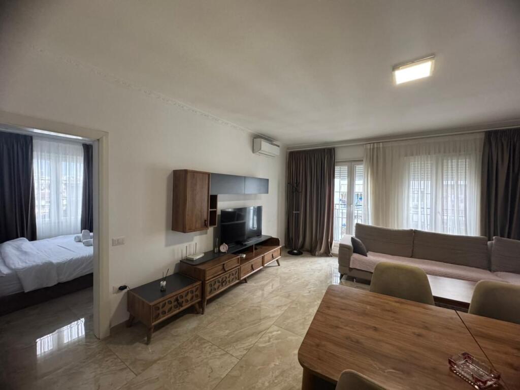 🏠 Jepet apartament  1+1 me qira – Zona 5 Maj!!!