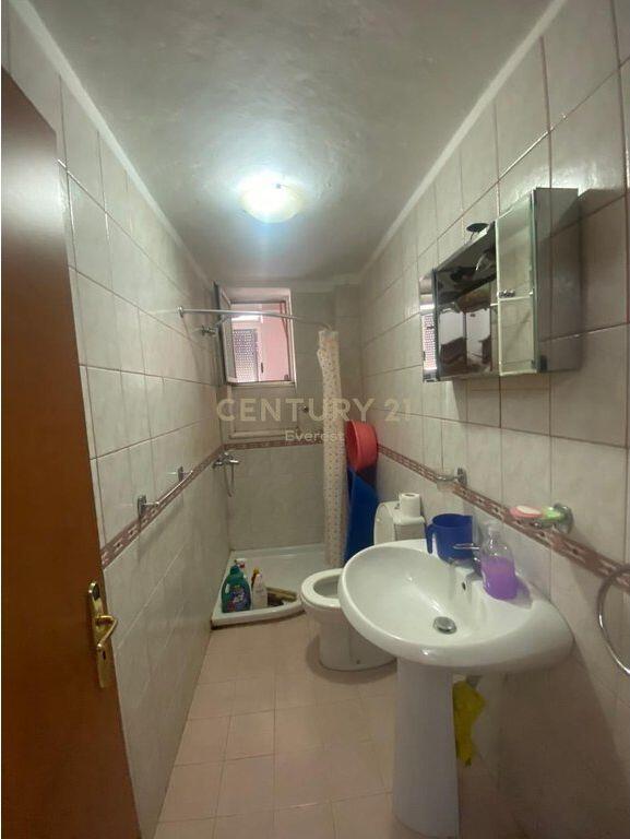 RRUGA E BARIKADAVE, WE RENT 2+1 APARTMENT