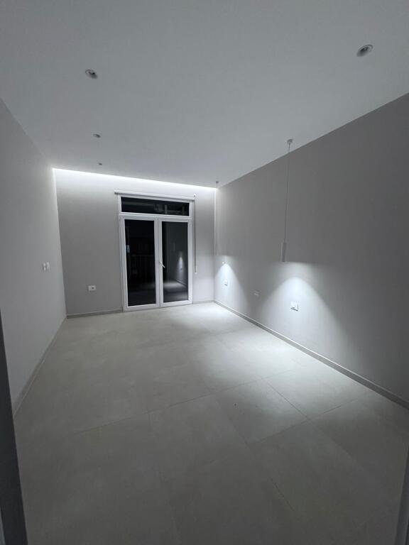 🏡 APARTAMENT ME QERA 1+1 – Rruga 5 maji 400€ (tek Concord)!!