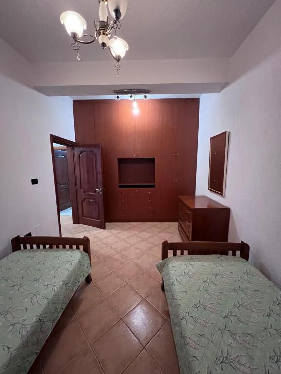 Apartament 2+1 per qira tek Marlin Barleti ne Selite.