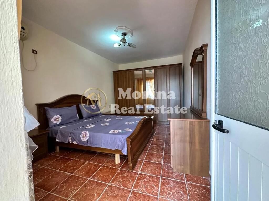 Qera | Shtëpi private 1 + 1 | Rruga Riza Cerova-Medrese | 300 €/muaj