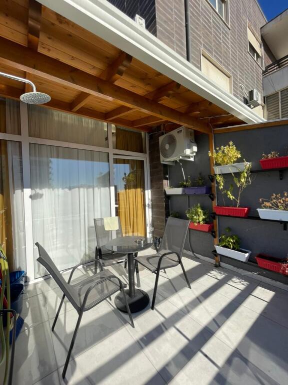 🏡 APARTAMENT ME QERA 1+1 – QENDER  Pranvera, Durrës