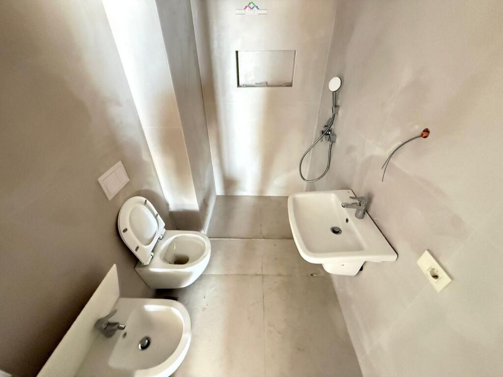 Zyre Me Qera 3+1 Tek Mine Peza (ID BZ2769) Tirane