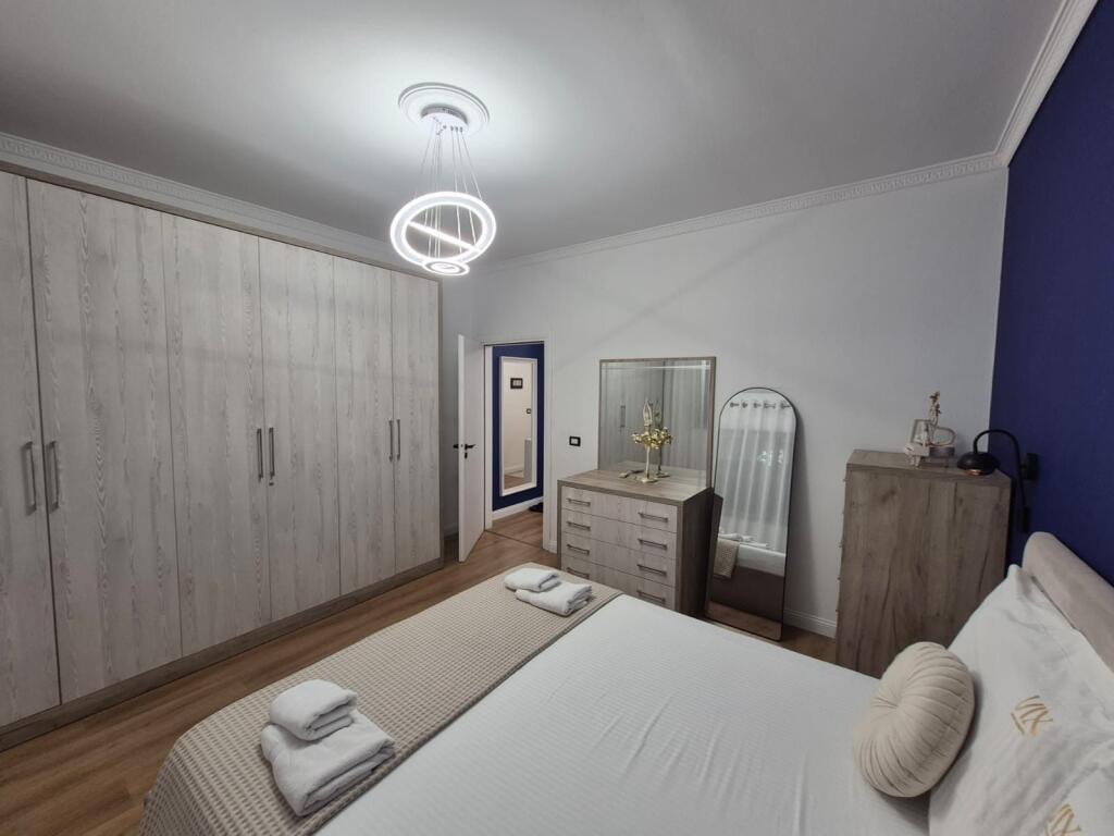 1+1, luxury furnished near Partizani high school, 500 euros, also for bnb