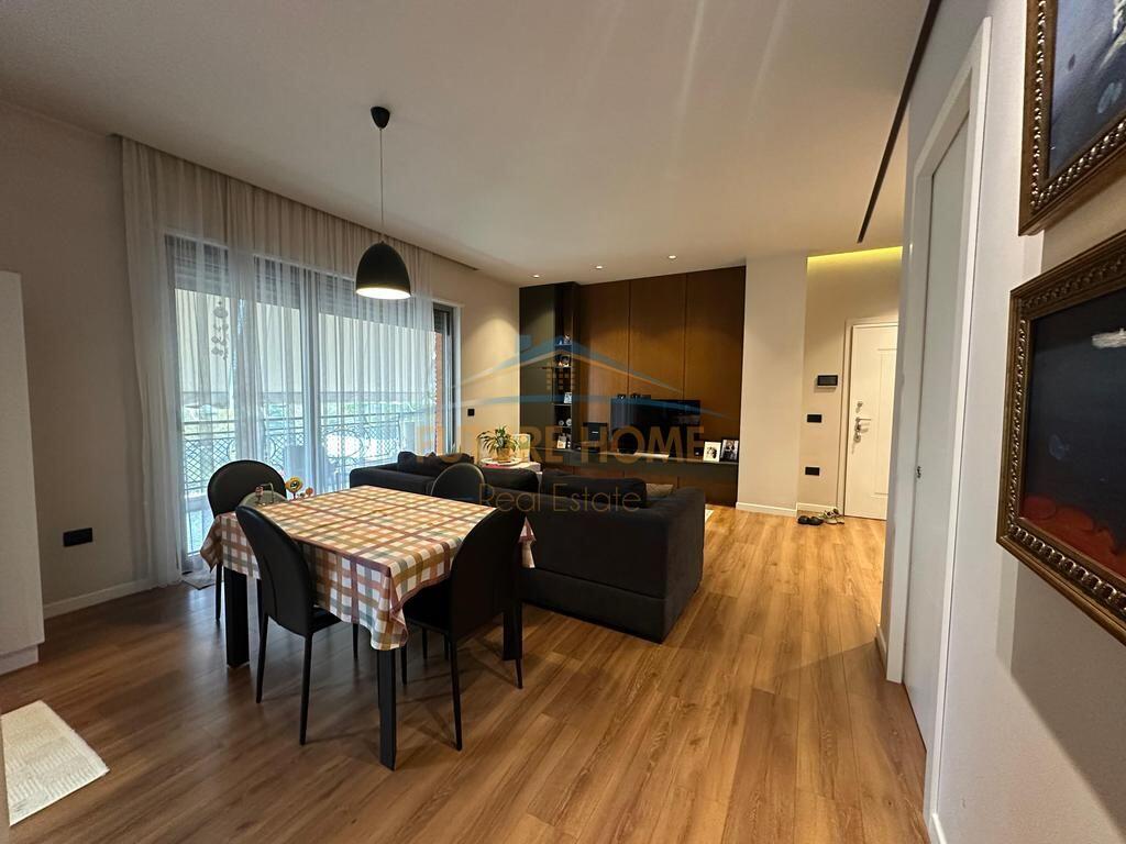 Shitet apartament 2+1 Kompleksi Delijorgji