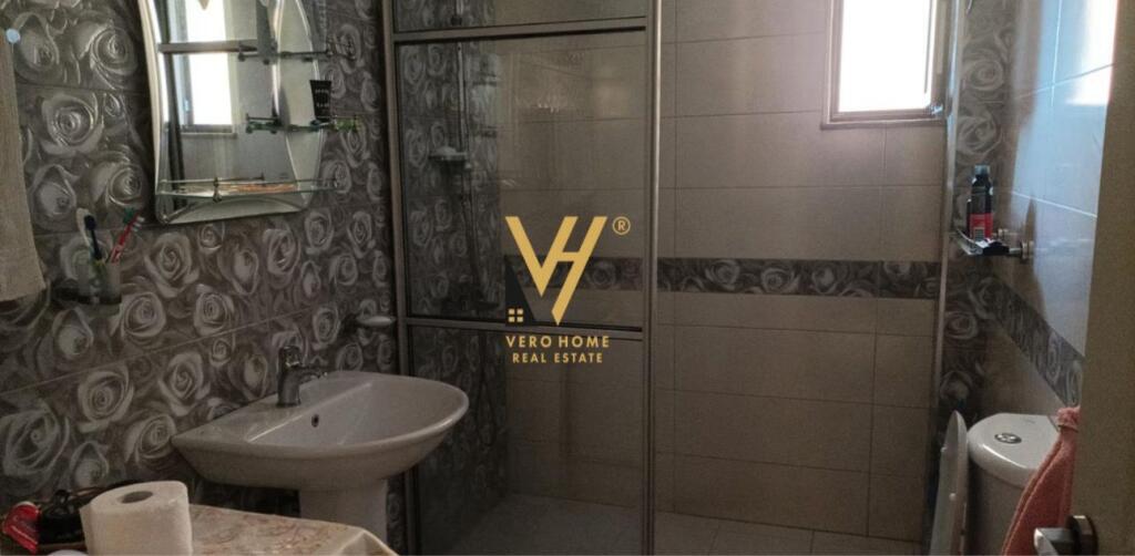 JEPET APARTAMENT 2+1+BLK ME QERA TE ISH FUSHA AVIACIONIT 700 EURO