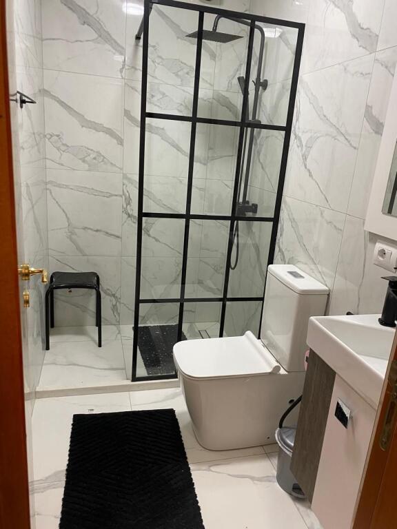 🏡 Jepet me qera apartmenti 2+1 ne Qender