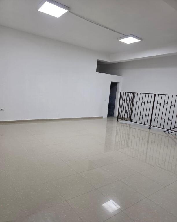 NEGOZIO IN AFFITTO 220 M2 YZBERISHT 2200 EURO