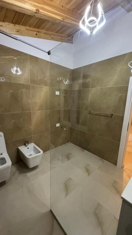 !!!SUPER SHTEPI ME QERA NE FARK!!!