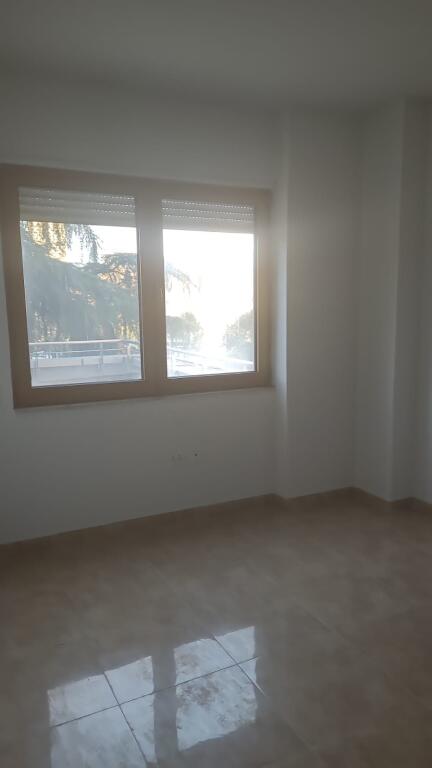 Jepet  me qera ambient  biznesi  3 +1+2  sky towers  