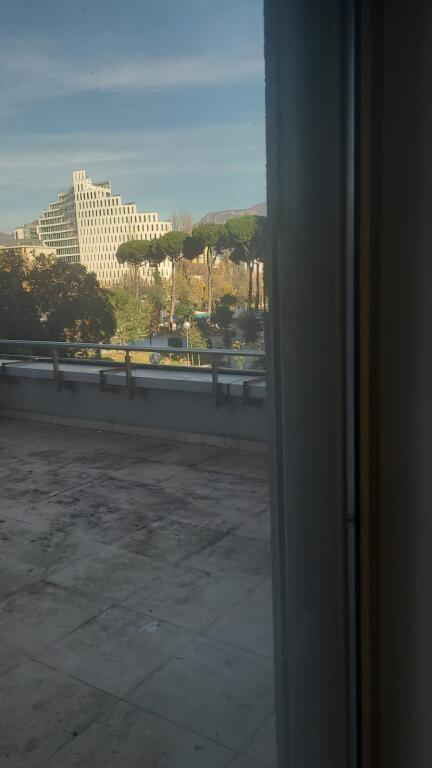 Jepet  me qera ambient  biznesi  3 +1+2  sky towers  