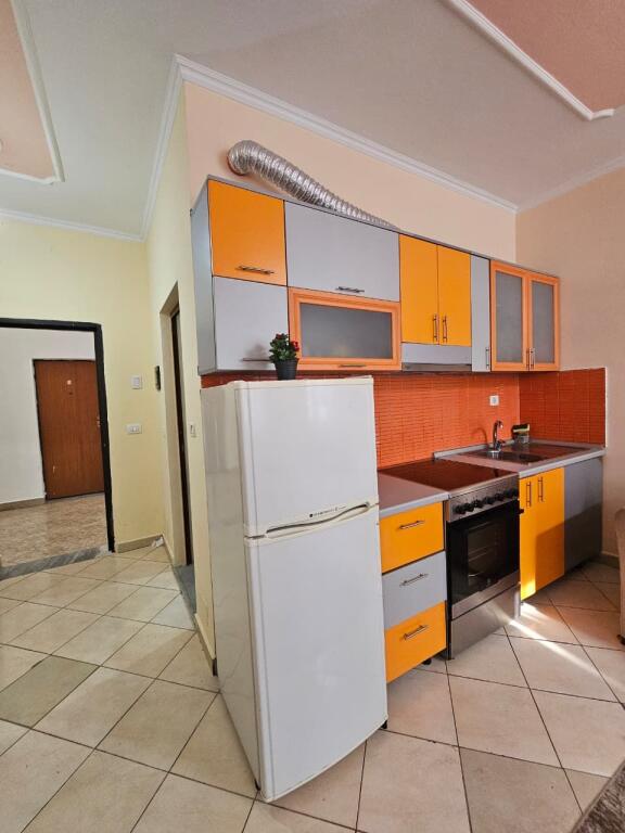 SHITET APARTAMENT 1+1 NË PLAZHIN E GOLEMIT