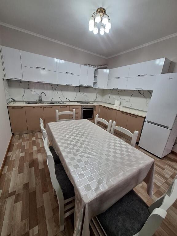 Shitet apartament 2+1 në Don Bosko!