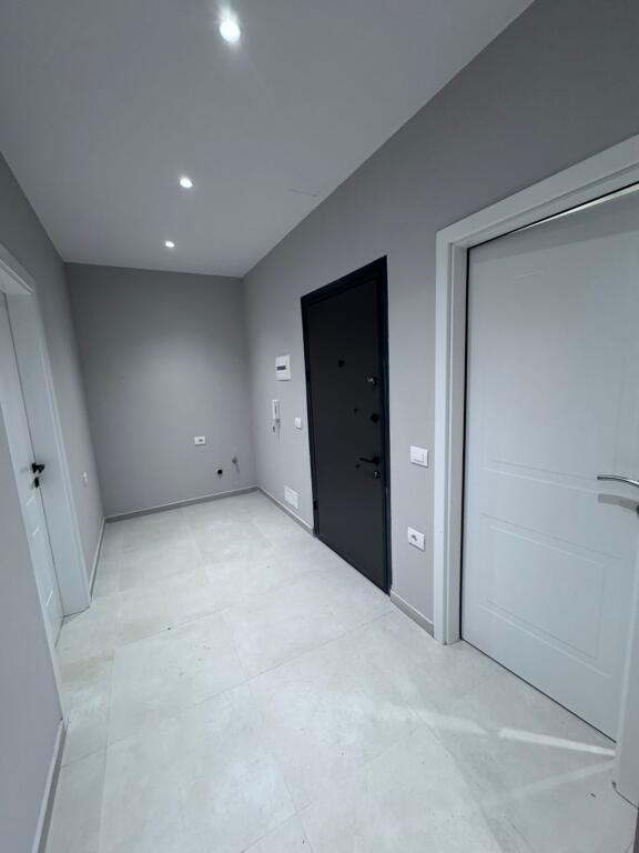 🏡 APARTAMENT ME QERA 1+1 – Rruga 5 maji 400€ (tek Concord)!!